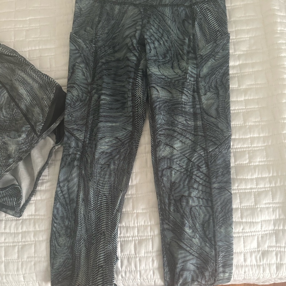 Lululemon Athletica Black and Gray Patterned Leggings